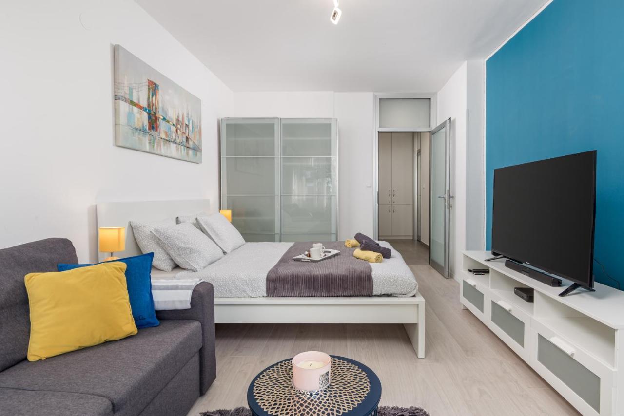 Sunny Studio Apartment With Balcony Риека Экстерьер фото