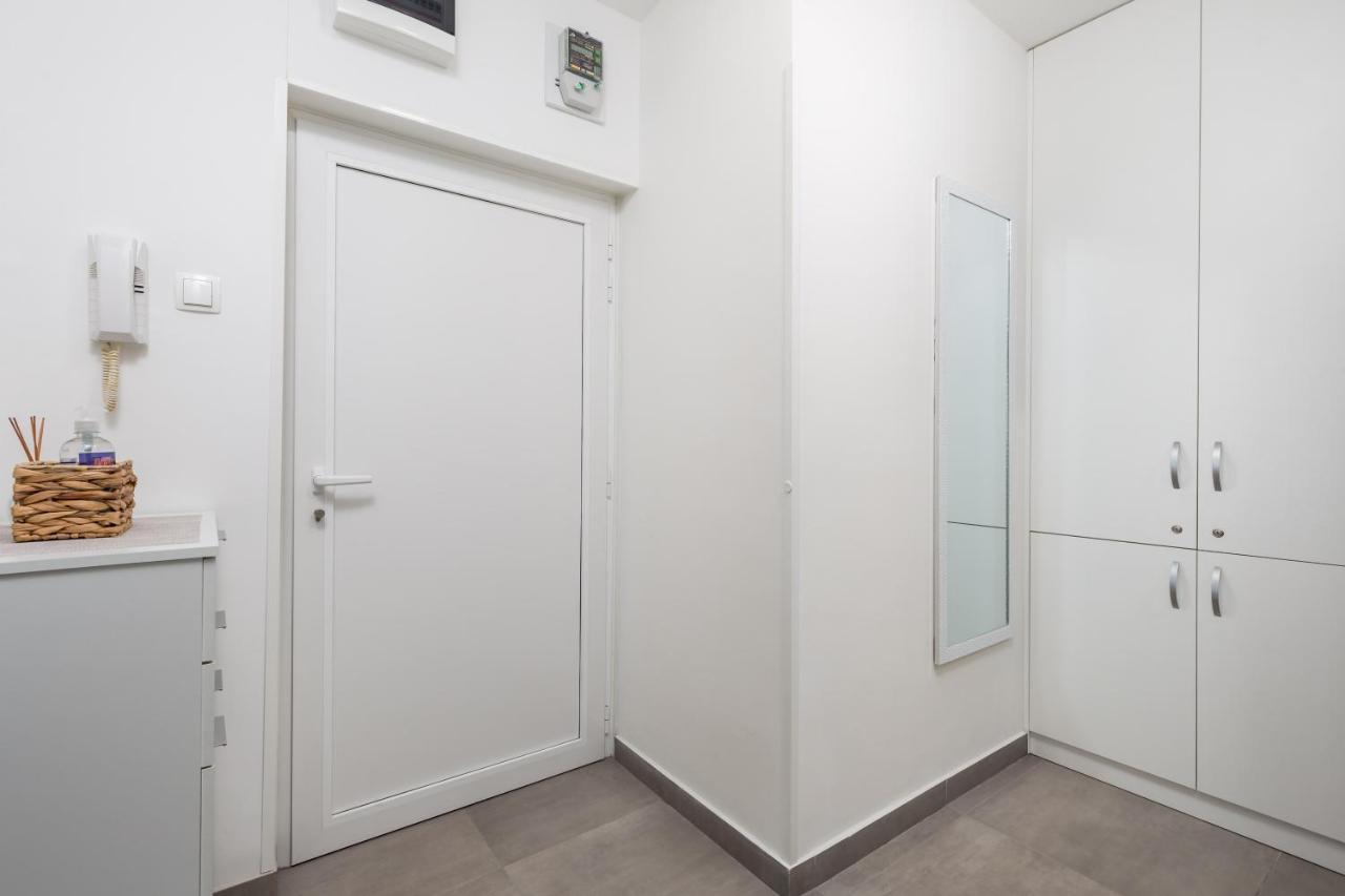 Sunny Studio Apartment With Balcony Риека Экстерьер фото